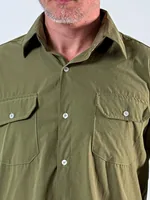 A Camisa de Campo na cor Verde.